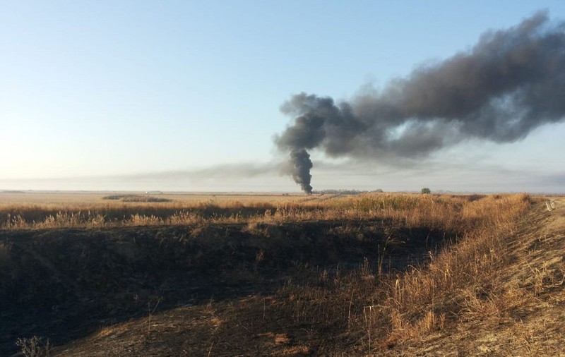 O cisternă cu trei tone de motorină a luat foc în Vrancea. Incendiul este violent