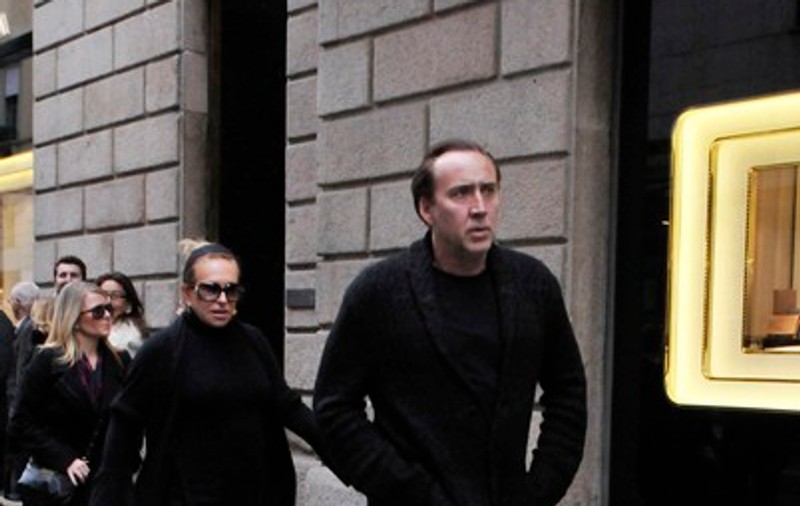 Nicolas Cage, un insensibil? Uite cum trece pe lângă un cerșetor! FOTO