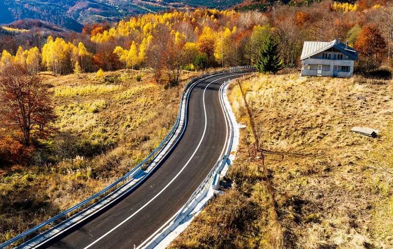 Cum a fost modernizat Transfăgărășanul Vrancei: DN2L Soveja – Lepșa, lăsat în paragină 20 de ani, plin de obstacole pentru constructori