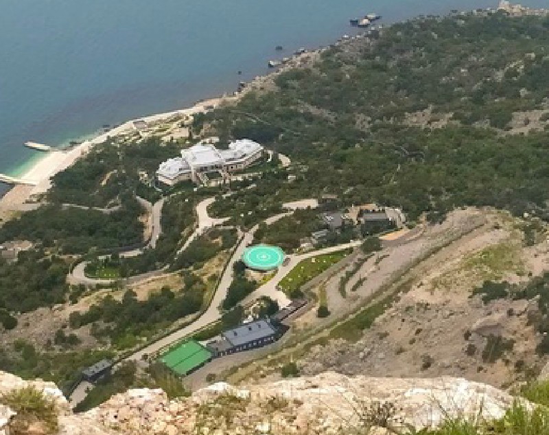 Viața secretă a lui Vladimir Putin: copii ascunși, neveste, amante și locuințe opulente