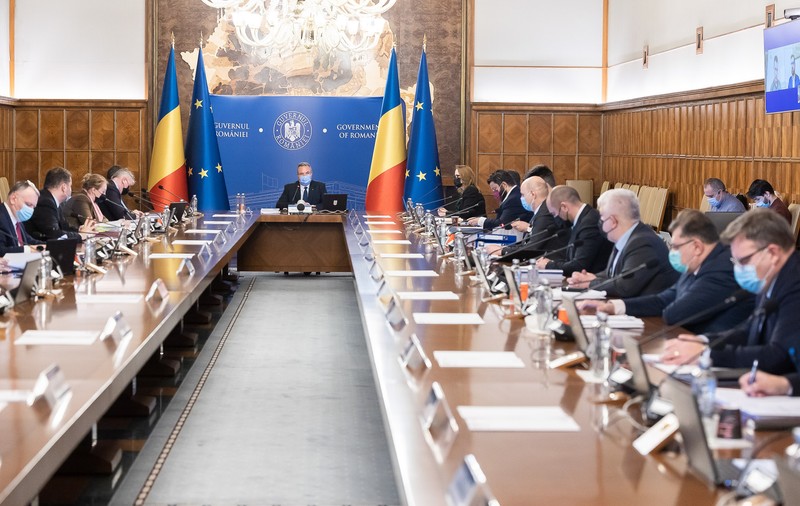 „Căutăm consultant pentru unul dintre miniștrii cu imagine bună”. Anunțul de angajare, postat pe un grup de pe Facebook