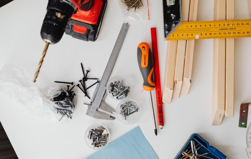 Top 5 seturi de scule indispensabile pentru orice pasionat de bricolaj