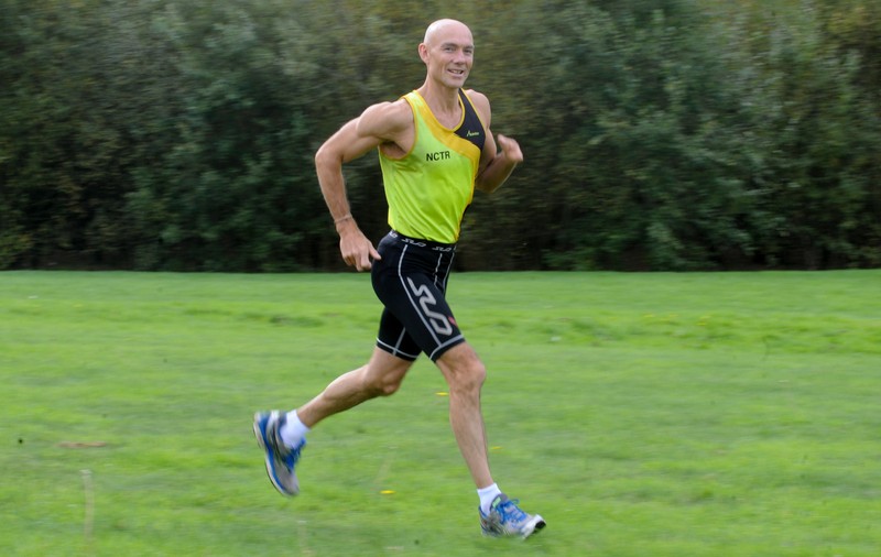 A alergat primul maraton pentru o halbă de bere, iar acum este la un pas de un record mondial