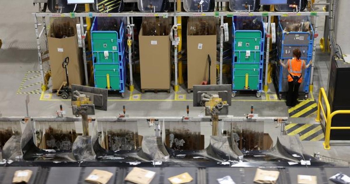 Mai multe produse de la Amazon au fost furate de șoferi români de TIR în Franța