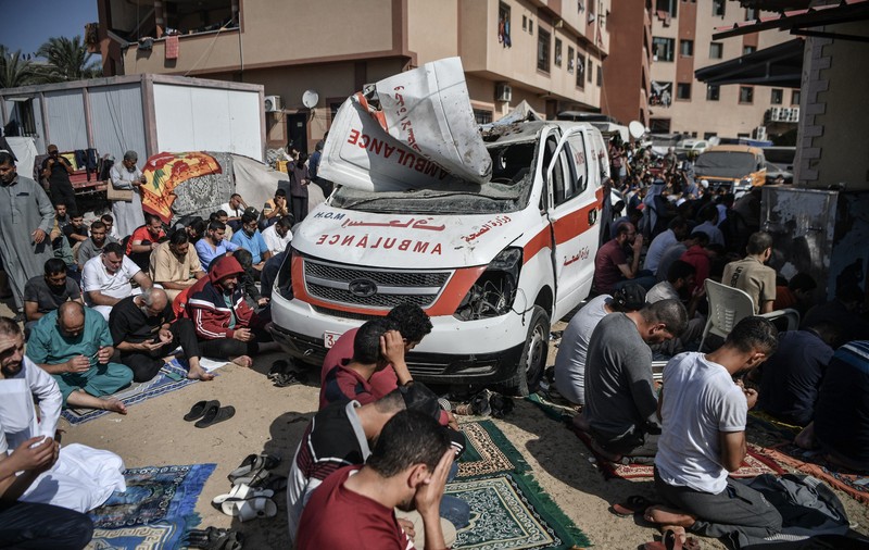 Complex medical din Fâșia Gaza, „complet înconjurat de tancurile" israeliene. „Nu avem curent, oxigen, medicamente și apă, nu știm care ne va fi soarta" | VIDEO