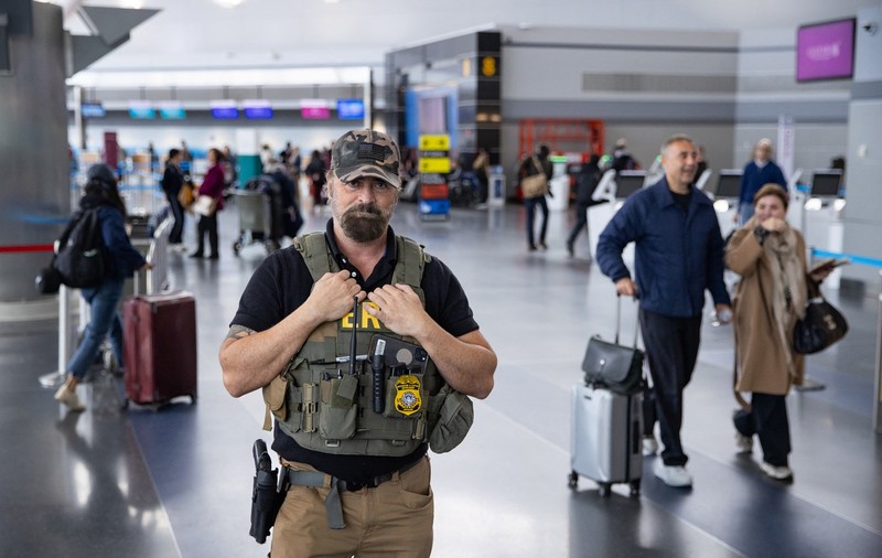 Agenții ICE sunt trimiși deja în aeroporturile din SUA, ca „întăriri”, din cauza deficitului de personal de securitate