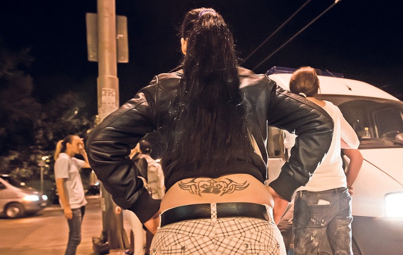 Reportaj despre viaţa prostituatelor din Bucureşti | «Îmi vând trupul pentru ca băieţelul meu să se facă muzician»