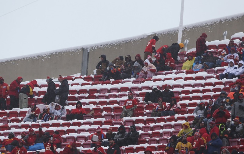 Zeci de fani au avut degerături după ce au mers pe stadion la un meci de fotbal american. Unii au suferit amputări de degete