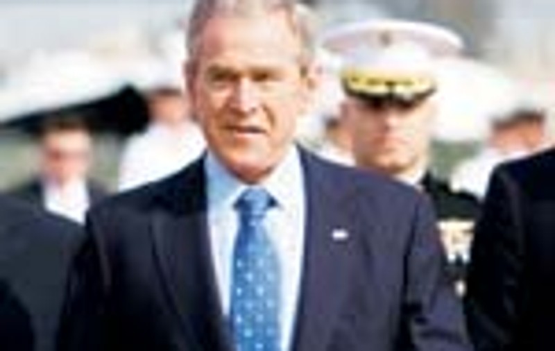 Bush, pazit de zeci de lunetisti