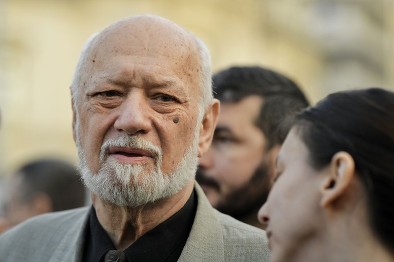 Directorul Institutului Revolutiei Romane (IRR), Gelu Voican Voiculescu, ia parte la un ceremonial militar-religios de comemorare a victimelor din 1989, la 30 de ani de la evenimentele ce au dus la caderea dictaturii lui Nicolae Ceausescu, duminica 22 decembrie 2019, in Piata Revolutiei din Bucuresti. ANDREEA ALEXANDRU / MEDIAFAX FOTO