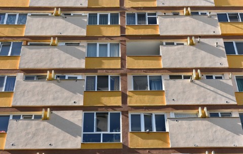 Cartier suburban construit în comunism. Blocuri de beton post-sovietice