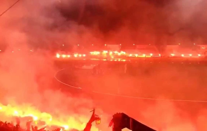 VIDEO INCENDIAR / Fanii unei echipe de liga a treia au transformat arena într-un ”IAD”!