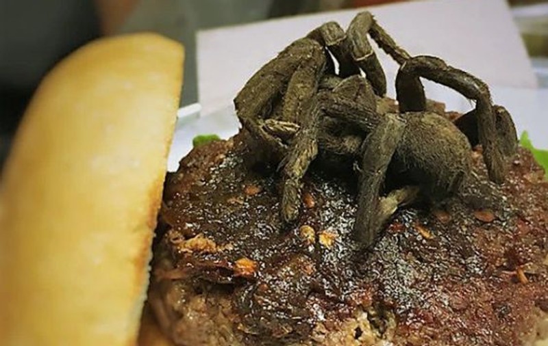 Un restaurant din SUA servește burgeri cu tarantule coapte