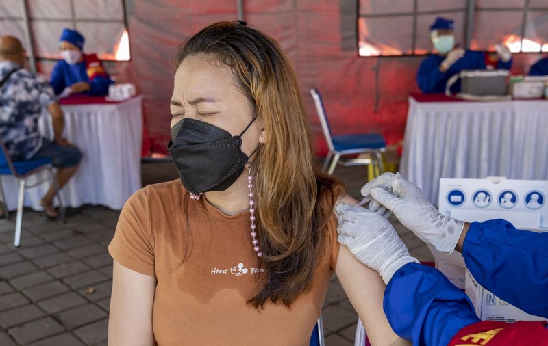 Varianta Delta a virusului se transmite într-un timp „înfricoșător de scurt” și ar putea câștiga cursa cu vaccinarea anti-COVID