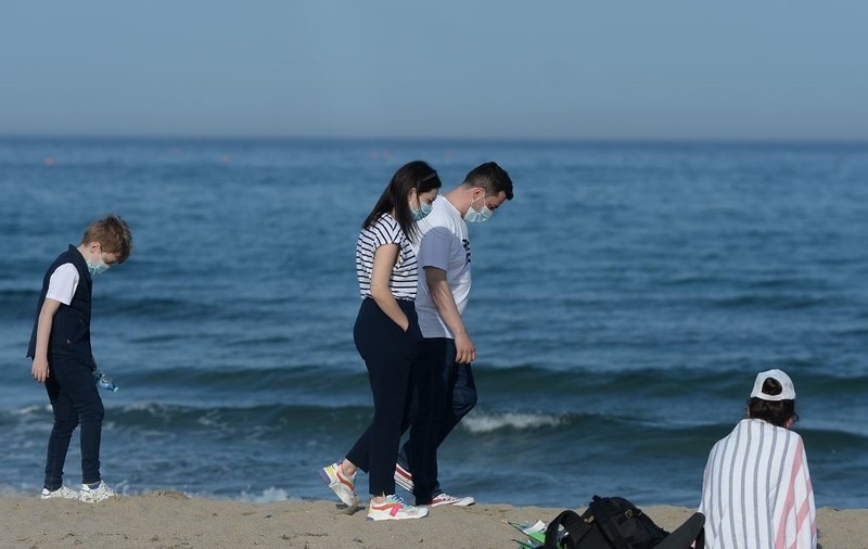 „Fără mască pe plajă de la 1 iunie”. Măsurile de relaxare pe litoral, anunțate de premierul Cîțu