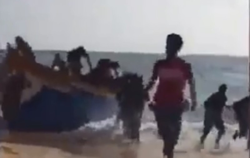 O a doua barcă cu imigranți a acostat pe o plajă cu turiști din Spania, în doar câteva zile