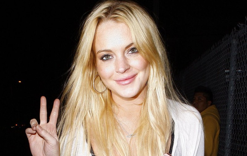 Lindsay Lohan a fost dată în judecată pentru o datorie de 17.000 de dolari