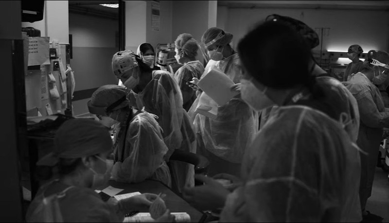Fotografie surprinsă la ATI, într-un spital din București, în perioada martie-august. Proiectul intitulat “Dont Take Them for Granted”, inițiat de comunitatea UNFINISHED, cuprinde imagini și texte realizate de artiștii Cristian Movilă și Capucine Gros