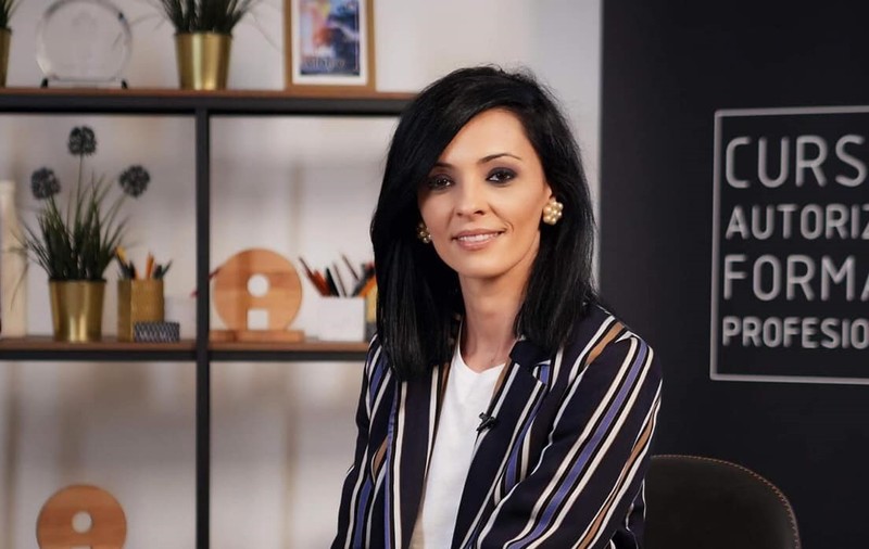 Boala de care suferă Cosmina Păsărin. De ce poartă mereu un batic pe cap. „Nu ştie nimeni despre asta şi nici nu-mi place să vorbesc despre suferinţa mea”