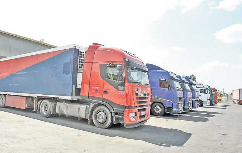 Transportatorii intră în grevă generală