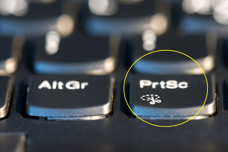 Tasta PrtSc (print screen) pe laptop