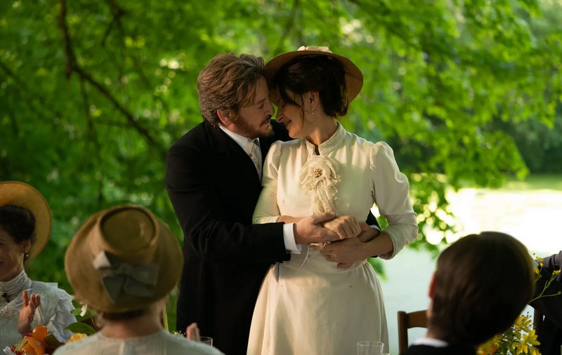 EXCLUSIV Juliette Binoche, interviu pentru publicul românesc despre noul film al său, o poveste despre „senzualitate culinară”. De ce doi chefi celebri au stat lângă ea pe platou