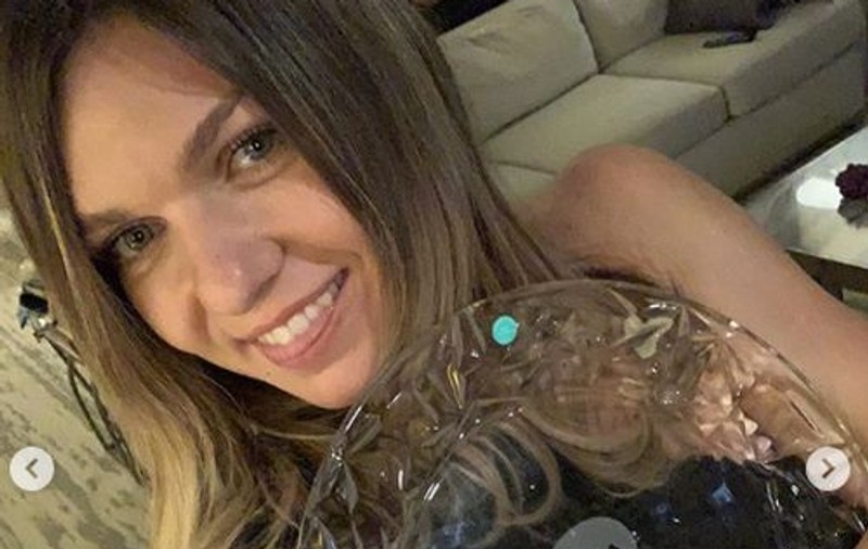 FOTO/ Simona Halep, apariție de senzație la Singapore, după ce a fost desemnată cea mai bună jucătoare a anului