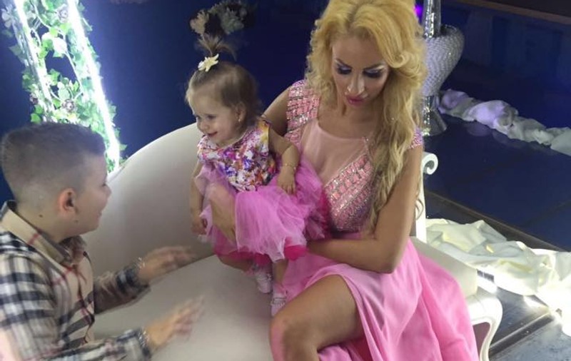 Sânziana Buruiană și-a dus fiica la salon. Cum arată Izabela după ce a fost tunsă