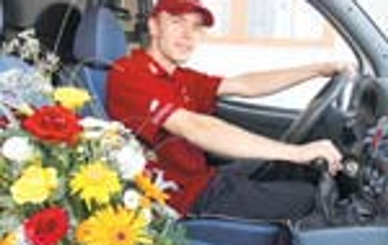 Omul care aduce bucuria prin flori
