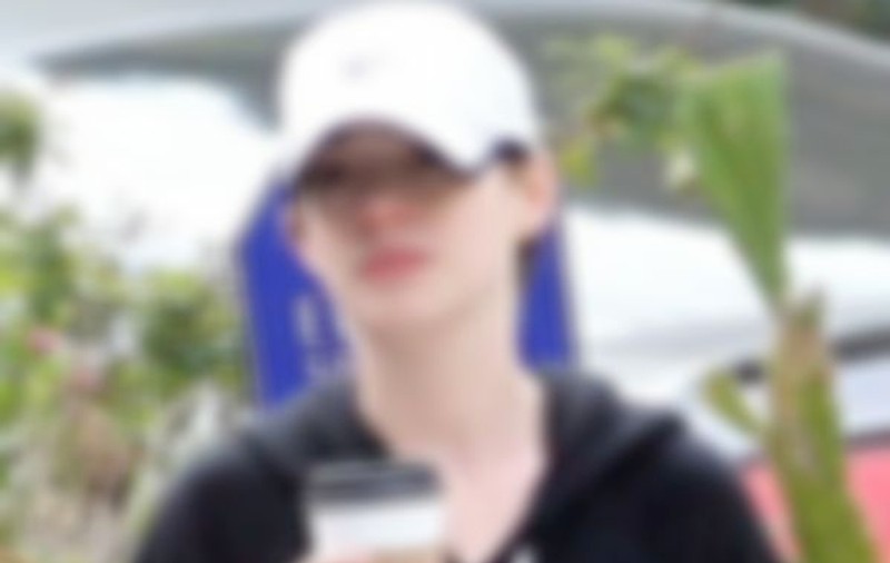GHINIONISTĂ? Anne Hathaway a dat nas în nas cu paparazzii și nu o să-ți placă ce o să vezi! | FOTO