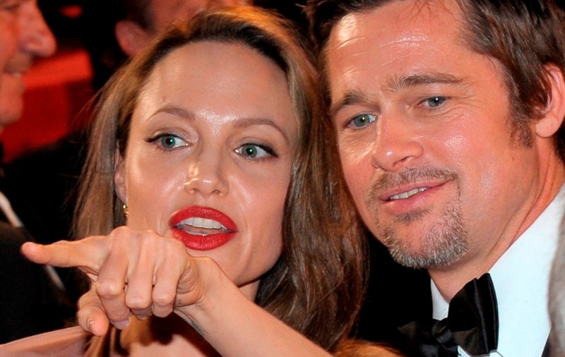 Angelina l-a trimis pe Brad să doarmă pe canapea