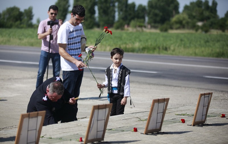 FOTOREPORTAJ: 14 ani de la tragedia din Mihăilești: "Sunt ani de durere, de lacrimi, de neputință și de boală"