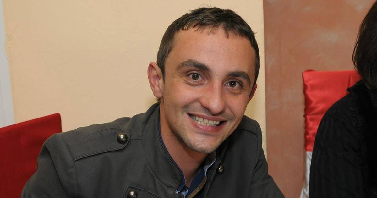 Jurnalistul mehedințean Marius Daia a fost găsit mort în locuință de o echipă de intervenție a Inspectoratului pentru Situații de Urgență Mehedinți. Vecinii au alertat polițiștii după ce din apartamentul acestuia se simțea un miros pestinențial.