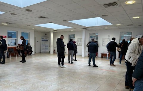 Noile reguli fiscale îi întorc pe ieșeni de la ghișeele Înmatriculări. Ce trebuie verificat înainte de vânzarea, cumpărarea sau radierea unei mașini