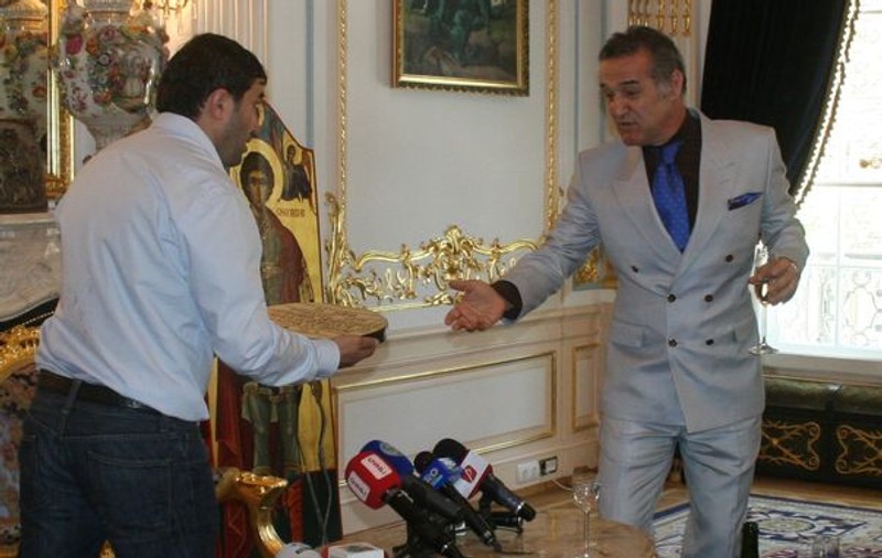 Luţu este supărat de când Gigi e arestat: "Aştept tot timpul telefoane de la el"