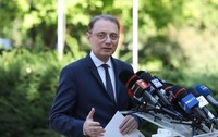 Luca Niculescu la sediul PNL, în prima zi de negocieri pentru viitorul Guvern. Foto: Dumitru Angelescu / Libertatea