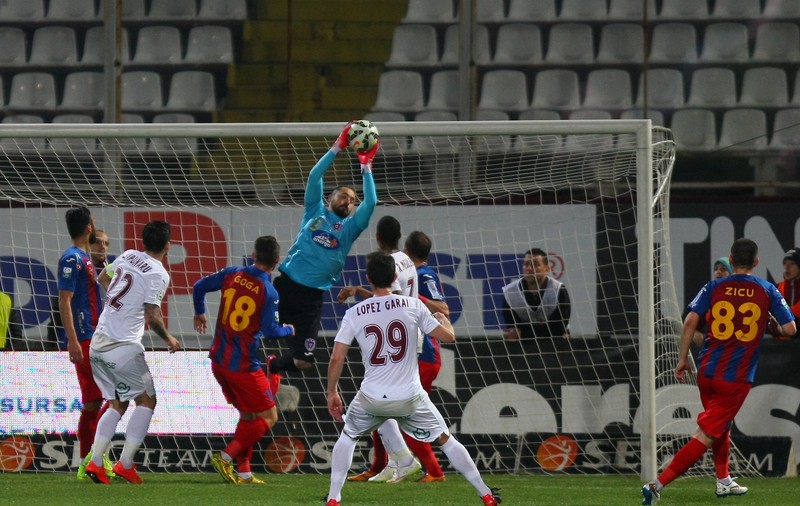 Rapid - ASA Tg. Mureş 1-2. Ardelenii, la patru puncte de Steaua / FOTO