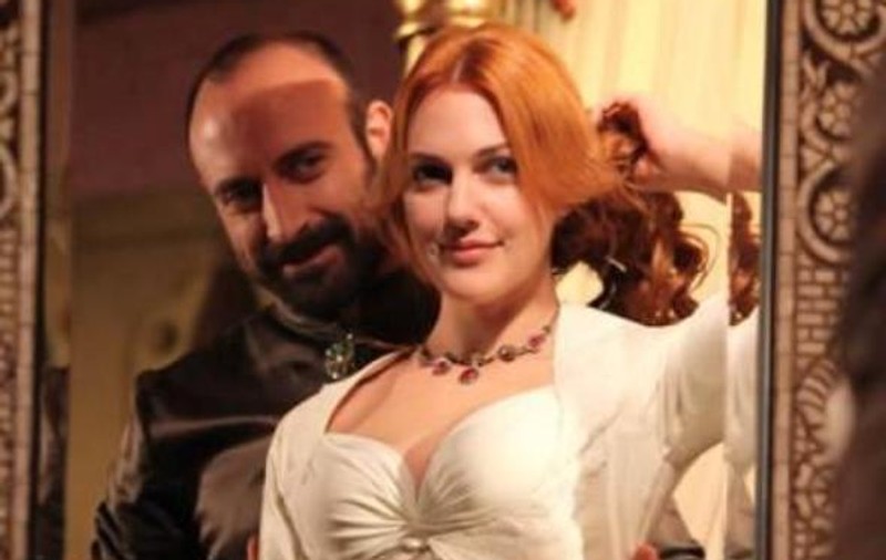 Meryem Uzerli, sultana Hurrem din "Suleyman Magnificul", SCANDAL MONSTRU la filmări după întoarcerea din vacanţă. MOTIVUL ESTE ÎNTEMEIAT!