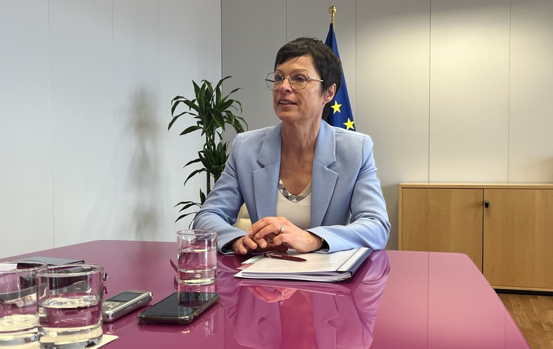 Propaganda rusă atinge cote fără precedent în Moldova, avertizează comisarul european pentru extindere