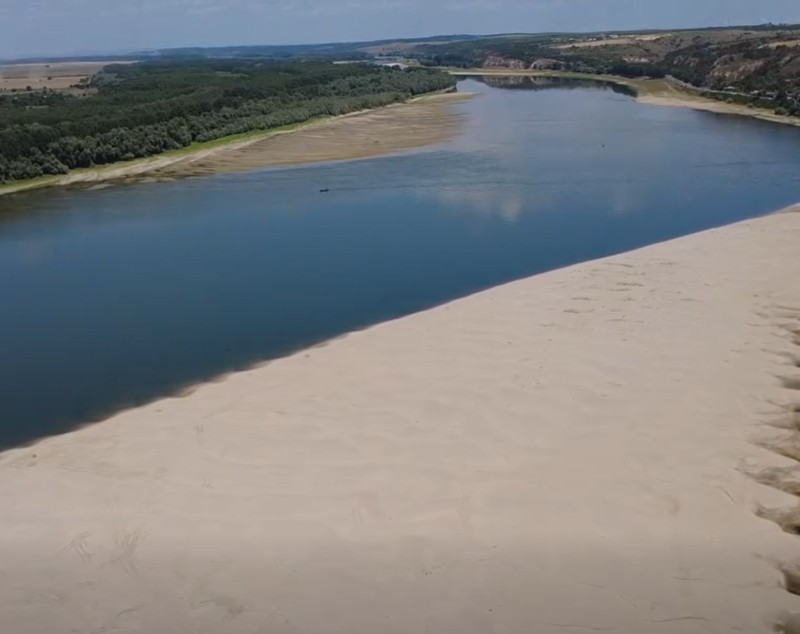 Dunărea secată: armata va arunca în aer stânca Pârjoaia și ar putea scufunda 4 barje de 70 de metri încărcate cu pietre, pentru a devia cursul apei