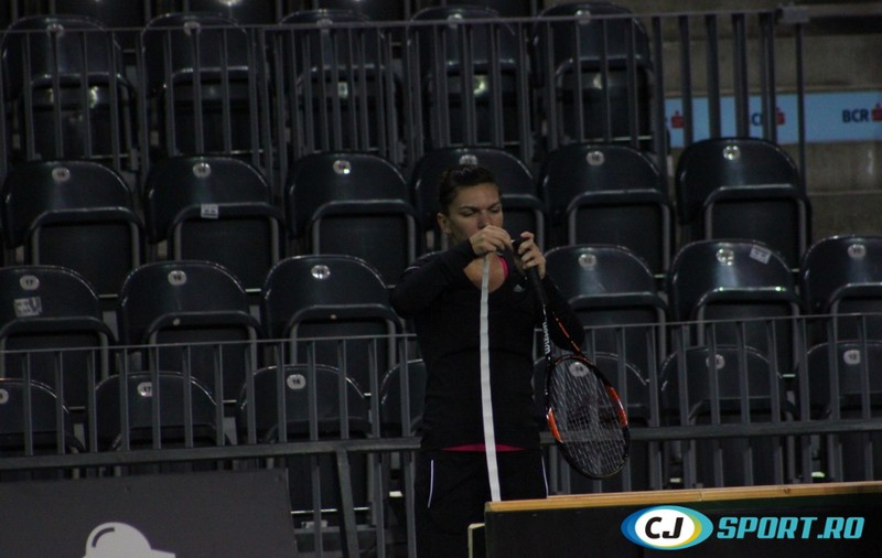Fed Cup. Simona Halep a intrat în sală. Imagini de la primul antrenament al liderului României