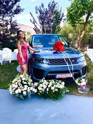 Sărbătorita și cadoul primit de la tatăl ei