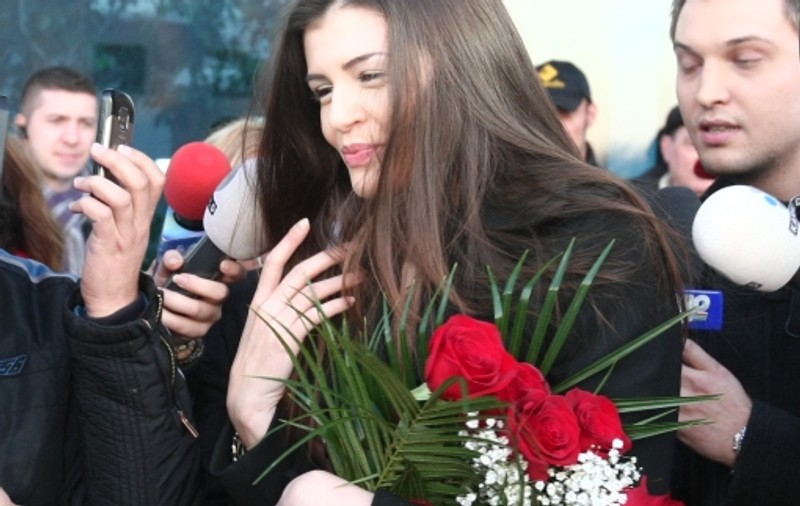 Moni s-a întors din America: "Abia aştept să o văd pe Irina!" | FOTO