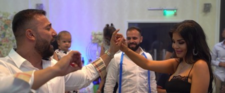 Manu și Nicoleta, la petrecerea de botez a fiului lor. Foto: Romania TV