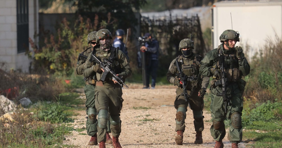 Soldați israelieni patrulând într-o localitate din Fâșia Gaza Foto: Hepta