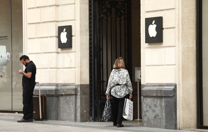 Reacția Apple după ce Franța a oprit vânzarea modelului iPhone 12, din cauza radiațiilor prea mari