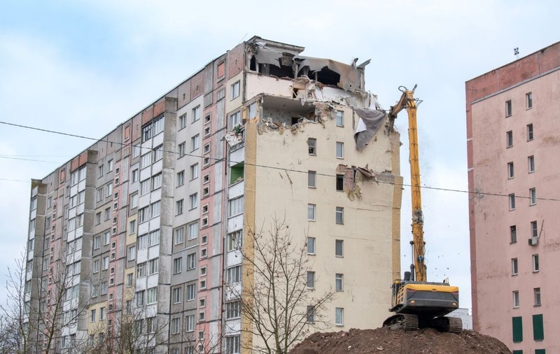 Motivul pentru care proprietarii și companiile imobiliare aleg să demoleze apartamentele care au nevoie de reparații