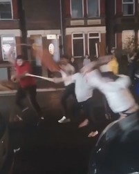 Românii s-au atacat fără milă. Foto: Captură video