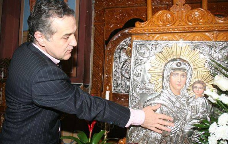 Gigi Becali promite că ridică de toate la baza din Berceni: ”Fac biserică și școală. Și fermă, ca să mănânce bio”