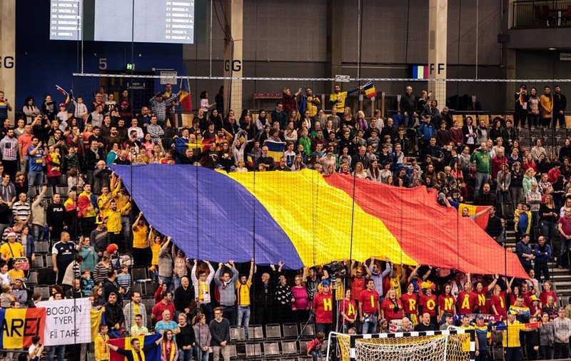 Un câștigător de Cupa Campionilor Europeni și un fost fotbalist important din Liga I, azi funcționar bancar, la Trier, în galeria tricolorelor la Campionatul Mondial de handbal feminin 2017. ”Fetele noastre trebuie încurajate”